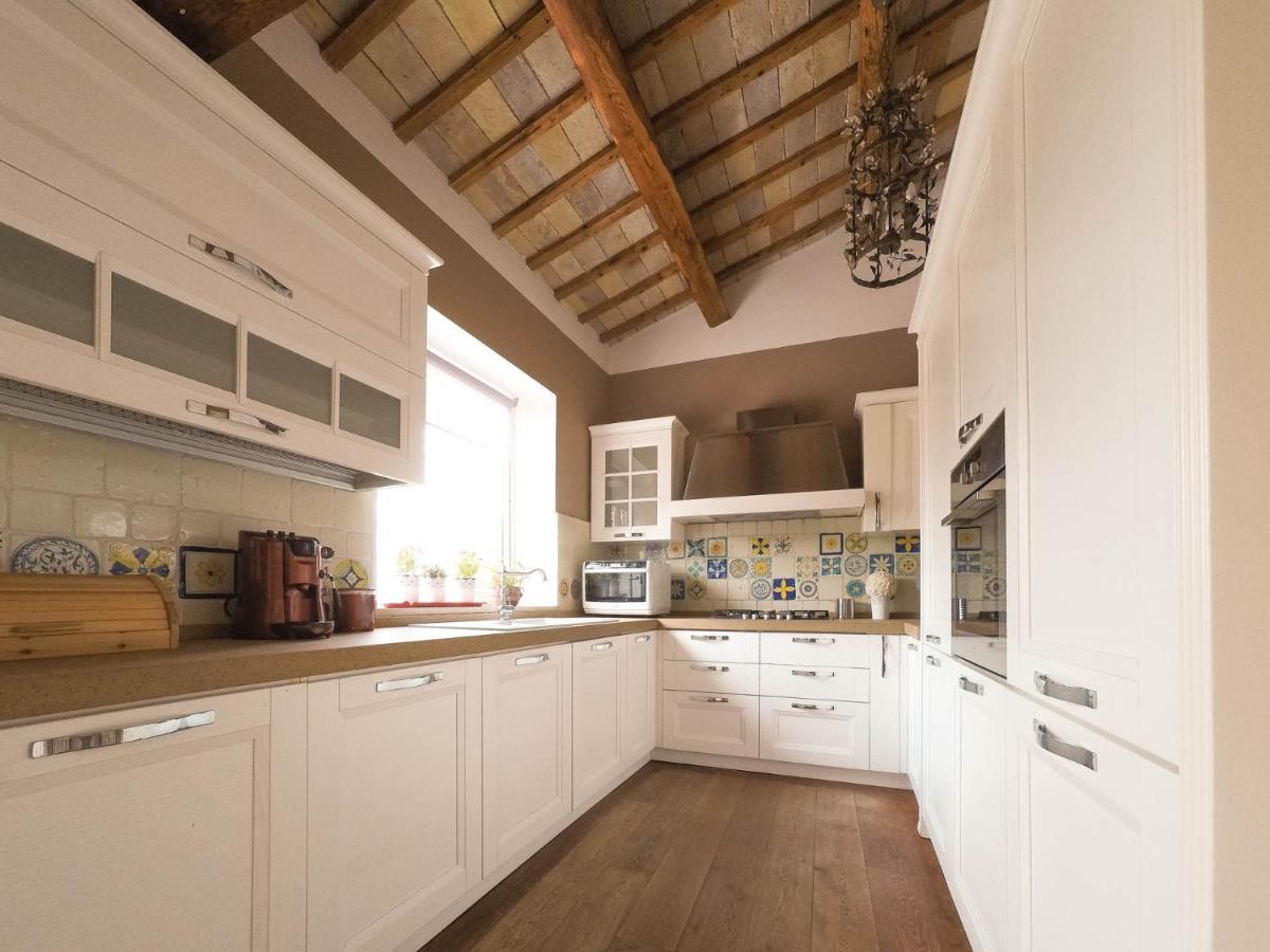Il Bianconiglio R&B Bed & Breakfast Carraie Bagian luar foto