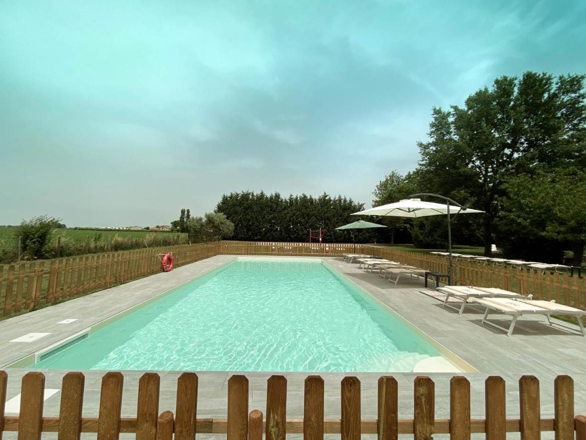 Il Bianconiglio R&B Bed & Breakfast Carraie Bagian luar foto