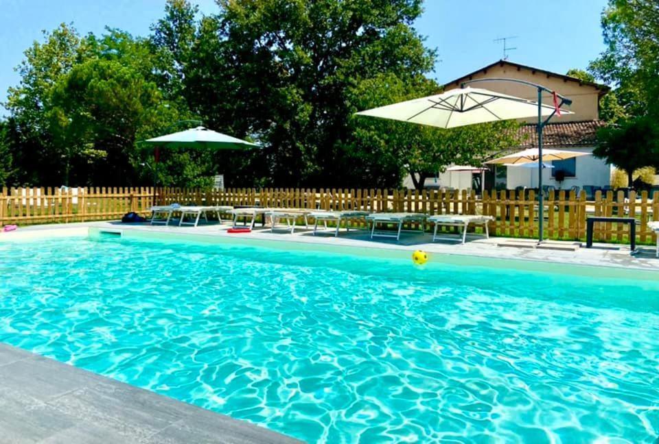 Il Bianconiglio R&B Bed & Breakfast Carraie Bagian luar foto