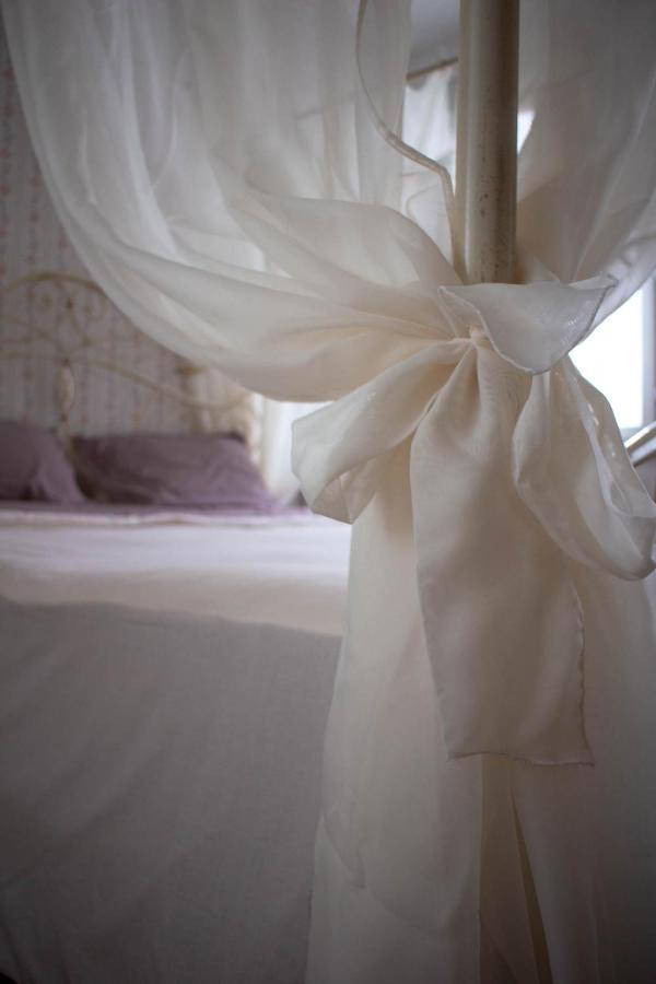 Il Bianconiglio R&B Bed & Breakfast Carraie Bagian luar foto