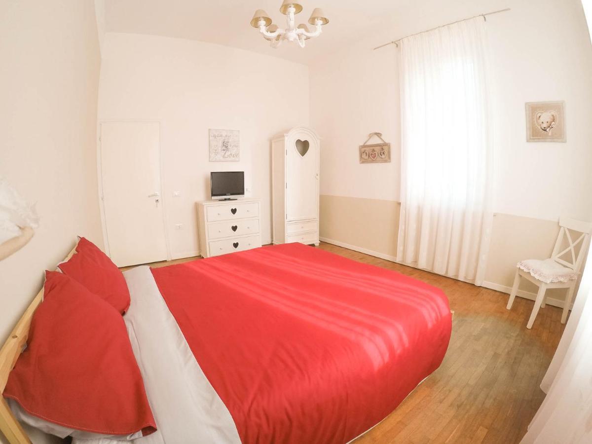 Il Bianconiglio R&B Bed & Breakfast Carraie Bagian luar foto